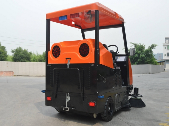 奧科奇OS-V6全封閉式駕駛式掃地車