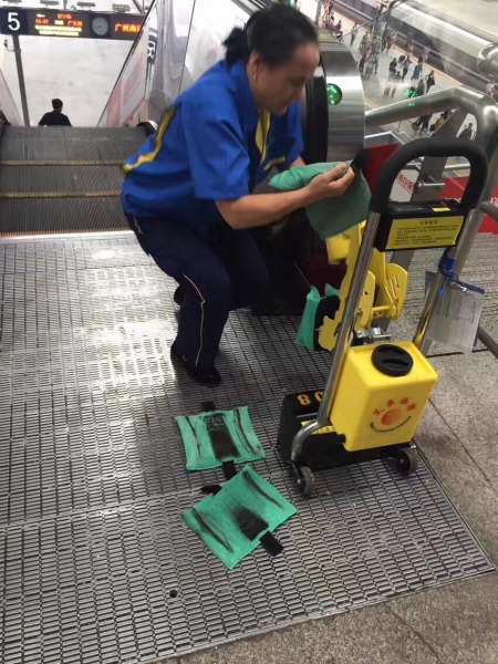 自動(dòng)扶梯清潔機(jī)