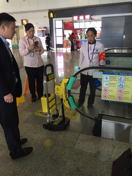 自動(dòng)扶梯清潔機(jī)