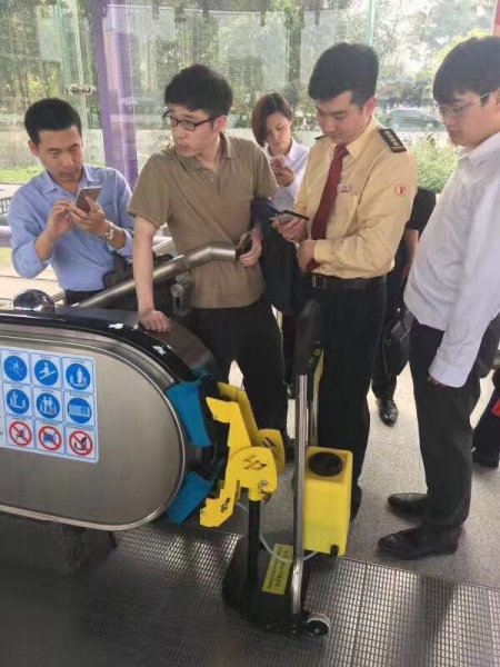 自動(dòng)扶梯清潔機(jī)