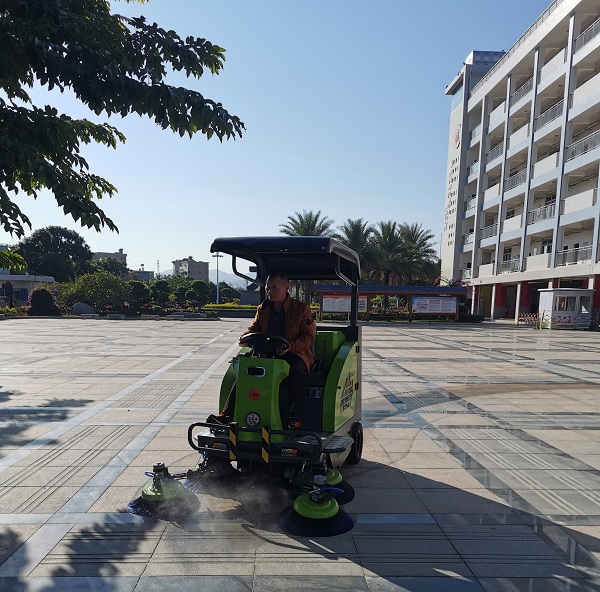 室外掃地車