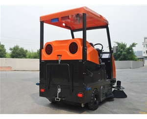 奧科奇OS-V6全封閉式駕駛式掃地車
