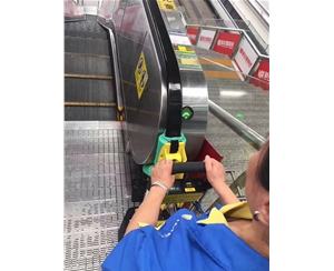 自動扶梯清潔機(jī)