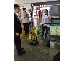 自動扶梯清潔機(jī)