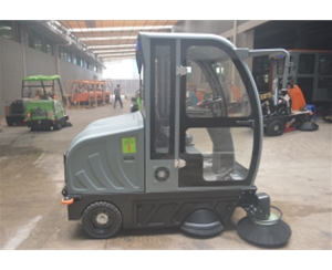 奧科奇OS-V5全封閉V駕駛式掃地車